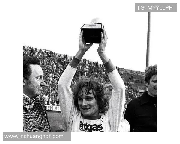 足球明星阿兰的妻子揭秘她的生活与事业成就